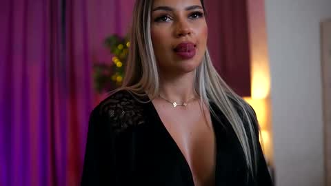 Snapshot of _arielle chatting on February 2025 03:10:01 PM Arielle online show from February 2025 03:10:01 PM