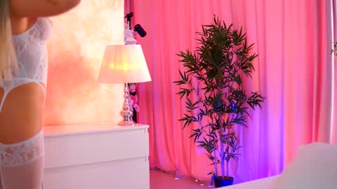 Snapshot of _arielle chatting on October 2025 08:55:02 AM Arielle online show from October 2025 08:55:02 AM