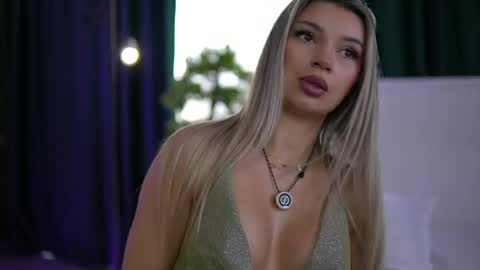 Snapshot of _arielle chatting on May 2026 06:32:01 AM Arielle online show from May 2026 06:32:01 AM
