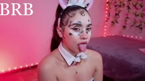 Snapshot of _ariiaa_ chatting on April 2026 02:09:02 AM Aria online show from April 2026 02:09:02 AM
