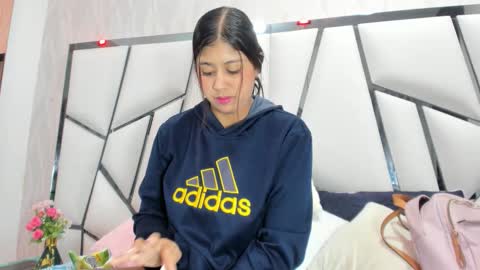 Aura online show from October 2025 03:07:02 AM