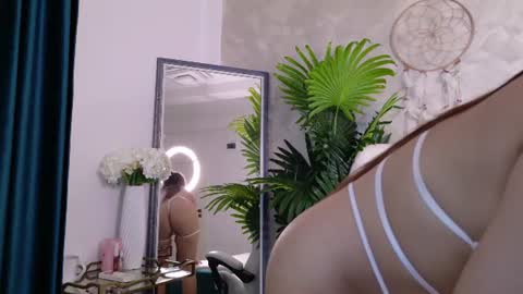 Snapshot of _azzalee_ chatting on June 2026 05:49:02 AM AzzaLee online show from June 2026 05:49:02 AM