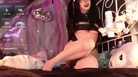 Crystal online show from September 2025 05:35:01 PM