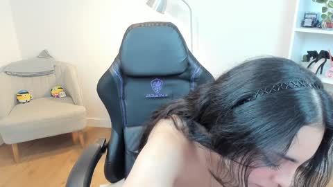 Bella Evans online show from January 2025 12:05:02 PM