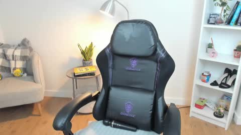 Bella Evans online show from March 2025 11:42:02 AM