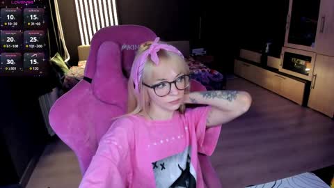 Snapshot of _black_fox__ chatting on May 2026 11:22:01 PM Olivia Subscribe to my Fansly - online show from May 2026 11:22:01 PM