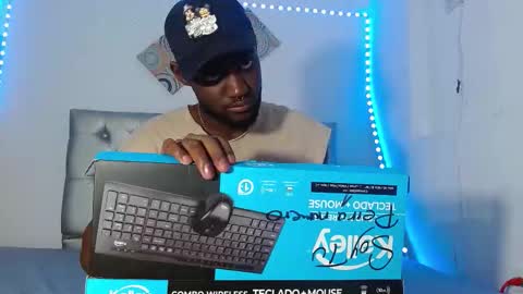 Andrew online show from November 2025 06:14:01 PM