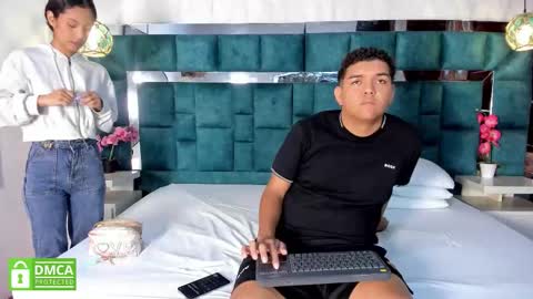 Snapshot of _bonnyandclyde chatting on January 2026 12:53:01 PM _bonnyandclyde online show from January 2026 12:53:01 PM