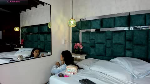 Snapshot of _bonnyandclyde chatting on February 2026 12:22:02 PM _bonnyandclyde online show from February 2026 12:22:02 PM