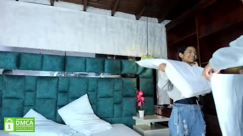 Snapshot of _bonnyandclyde chatting on February 2026 12:48:02 PM _bonnyandclyde online show from February 2026 12:48:02 PM