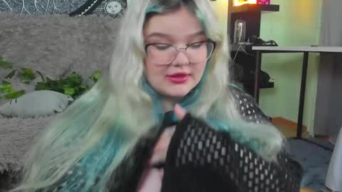 _candym1lky_ online show from November 2025 07:17:01 AM