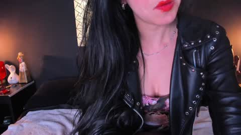 Carolina  online show from December 2024 06:16:01 PM