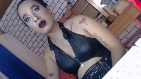 Snapshot of _caroline69 chatting on April 2026 07:52:01 AM Caroline online show from April 2026 07:52:01 AM