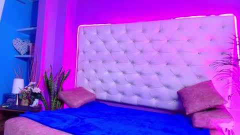 Caroline Sweet online show from January 2025 01:39:01 AM