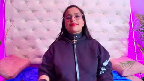 Caroline Sweet online show from January 2025 01:53:01 PM