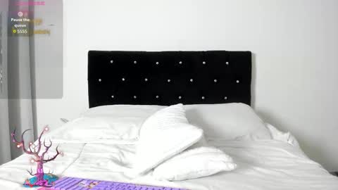 Bella  online show from October 2025 09:17:02 PM