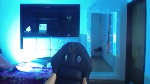 _charlotte_collins_ online show from January 2026 02:33:01 PM