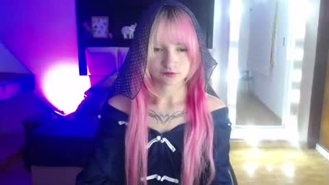 Snapshot of _charlotte_collins_ chatting on June 2026 03:53:01 PM _charlotte_collins_ online show from June 2026 03:53:01 PM