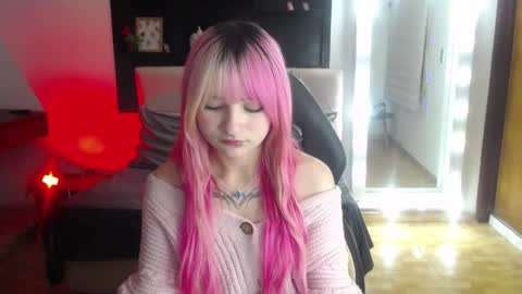 Snapshot of _charlotte_collins_ chatting on July 2026 03:51:02 PM _charlotte_collins_ online show from July 2026 03:51:02 PM