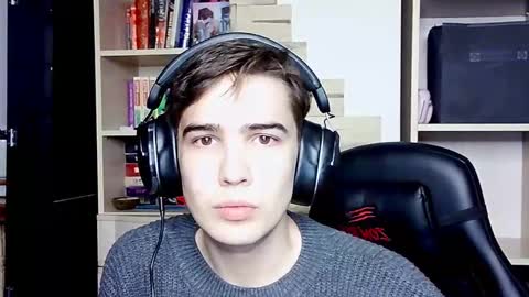 _crise_next_door_ online show from October 2025 03:13:01 PM