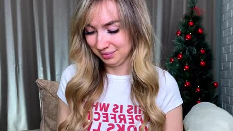 _crystal_moon_1 online show from December 2025 09:21:01 PM