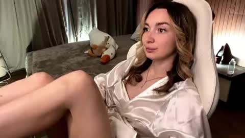 _crystal_moon_1 online show from June 2026 06:51:02 PM