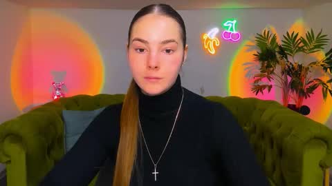 Erika online show from November 2025 09:01:02 AM