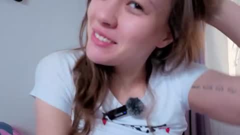 DemiDee online show from July 2026 04:40:01 AM