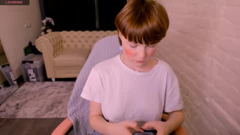 Snapshot of _dreamluna_ chatting on March 2026 12:22:01 PM Luna online show from March 2026 12:22:01 PM