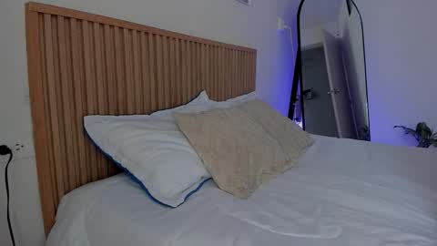 Emma and Tonny online show from February 2026 02:20:02 PM