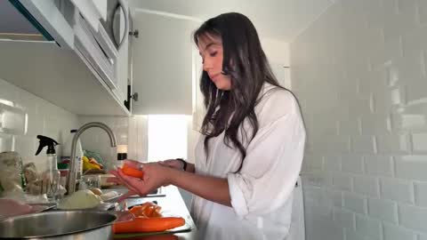  elena barra online show from October 2025 04:13:02 PM