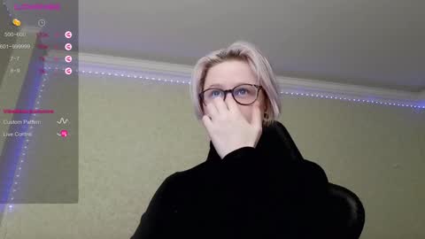 chloue and Gretta online show from December 2024 09:48:01 PM