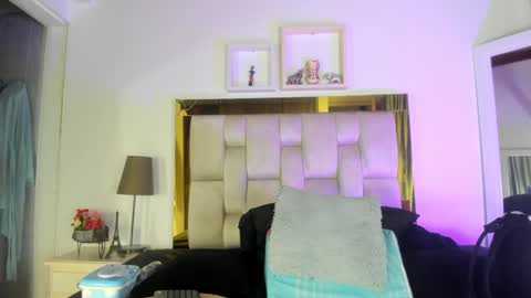 Isabella online show from December 2024 12:06:01 PM