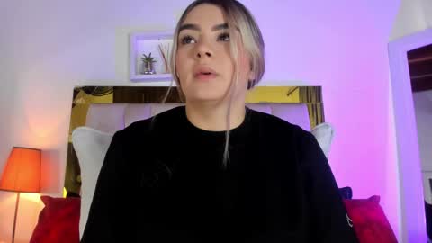 Isabella online show from September 2025 12:05:02 PM