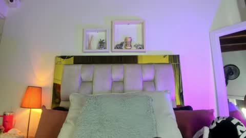 Isabella online show from October 2025 12:09:02 PM