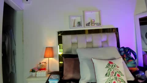 Isabella online show from January 2026 12:07:02 PM