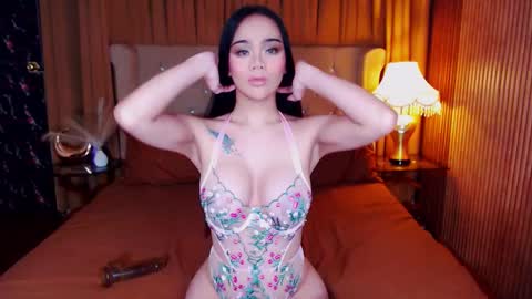 _empressvalerie_ online show from September 2025 06:57:02 PM