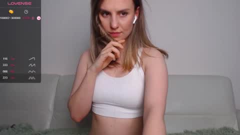 _esmeraldiyaa_ online show from January 2025 12:04:01 AM