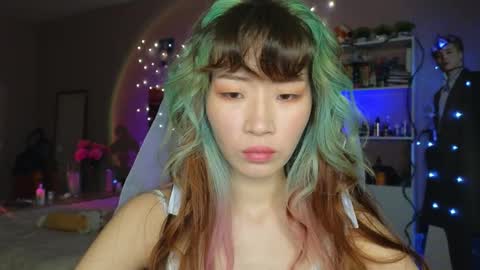 EveEva online show from November 2025 12:43:02 AM