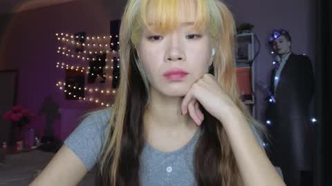 EveEva online show from November 2025 02:21:01 AM