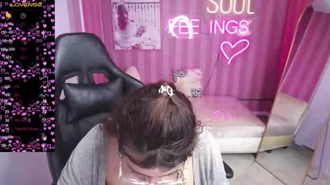 Snapshot of _evoni_b chatting on September 2025 01:38:02 AM evoni online show from September 2025 01:38:02 AM