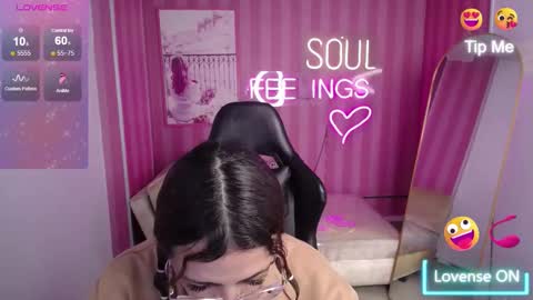 Snapshot of _evoni_b chatting on September 2025 12:04:02 PM evoni online show from September 2025 12:04:02 PM