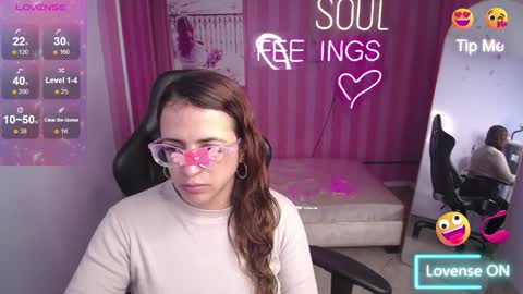 Snapshot of _evoni_b chatting on September 2025 12:39:01 PM evoni online show from September 2025 12:39:01 PM