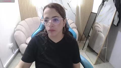 Snapshot of _evoni_b chatting on October 2025 12:14:02 PM evoni online show from October 2025 12:14:02 PM