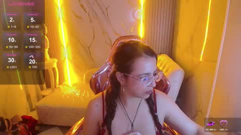 Snapshot of _evoni_b chatting on October 2025 12:57:02 PM evoni online show from October 2025 12:57:02 PM