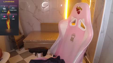 Snapshot of _evoni_b chatting on October 2025 12:58:01 PM evoni online show from October 2025 12:58:01 PM