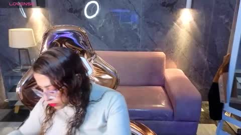 Snapshot of _evoni_b chatting on October 2025 12:42:02 PM evoni online show from October 2025 12:42:02 PM