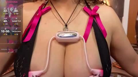 Snapshot of _evoni_b chatting on November 2025 09:04:02 PM evoni online show from November 2025 09:04:02 PM