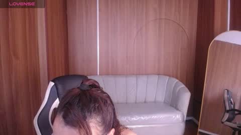 Snapshot of _evoni_b chatting on November 2025 12:47:01 PM evoni online show from November 2025 12:47:01 PM