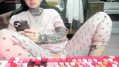 Snapshot of _feralberry__ chatting on February 2026 08:34:01 PM Alis online show from February 2026 08:34:01 PM